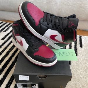 Air Jordan 1 Mid - Bred Toe - GS - Sz 7Y